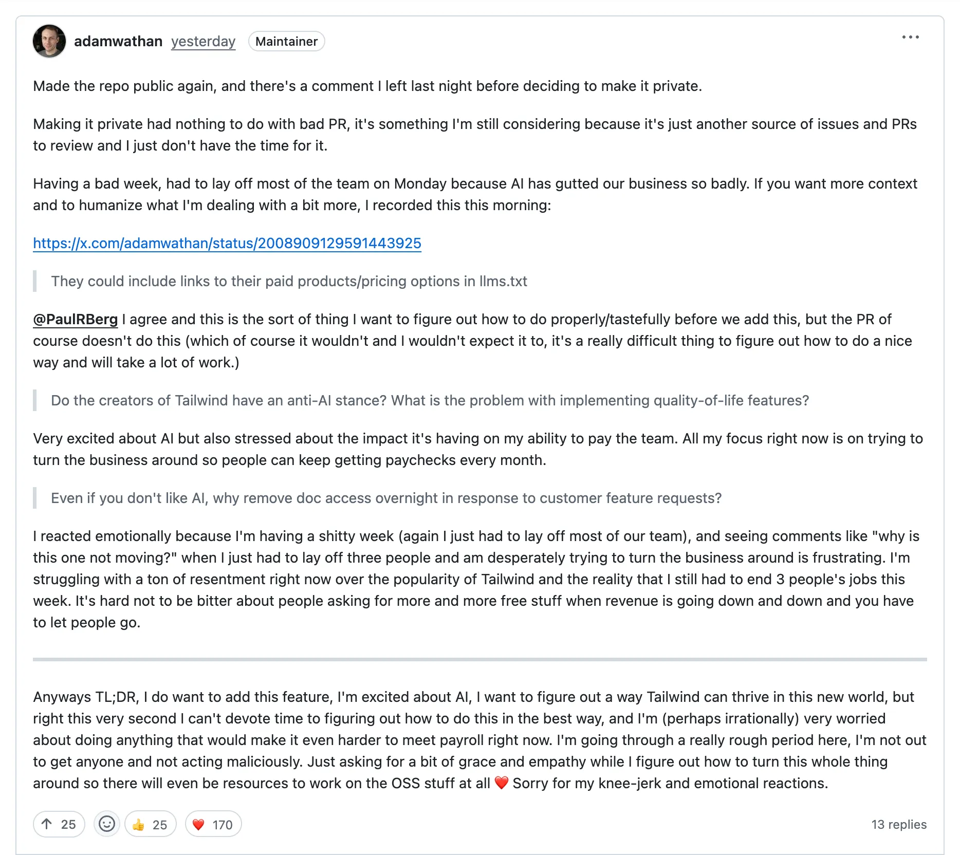 Capture d'écran du commentaire d'Adam Wathan sur GitHub expliquant les licenciements chez Tailwind Labs